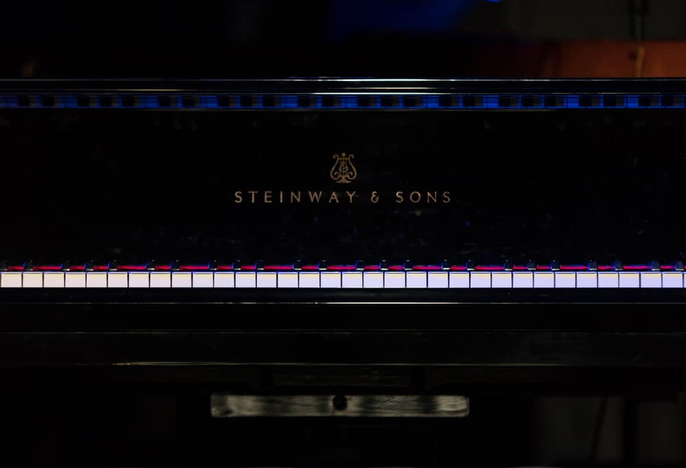 klávesy Steinway Grand Piano na letním jazzovém festivalu v Krakově. Polsko