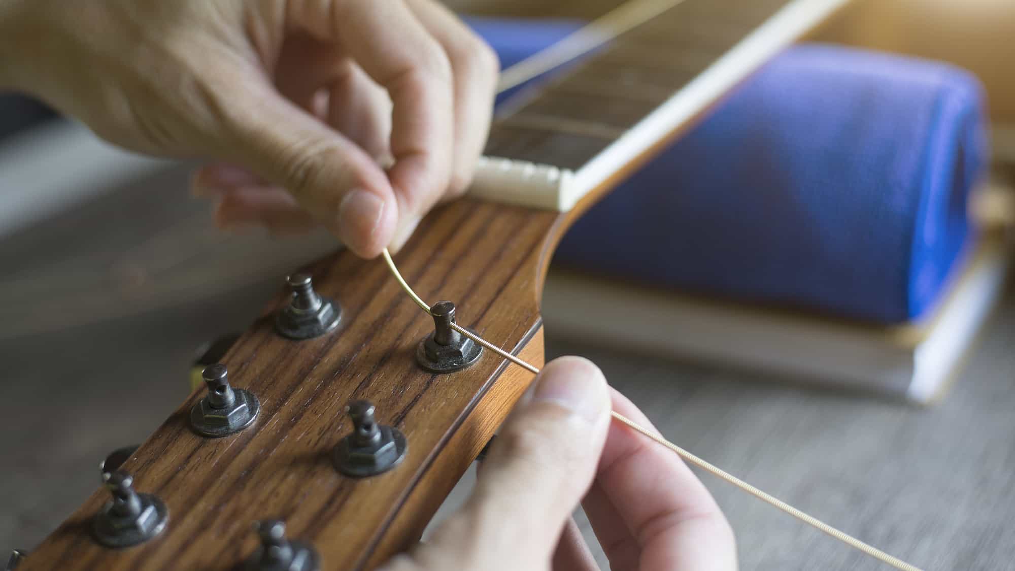 Cambiar las cuerdas de la guitarra
